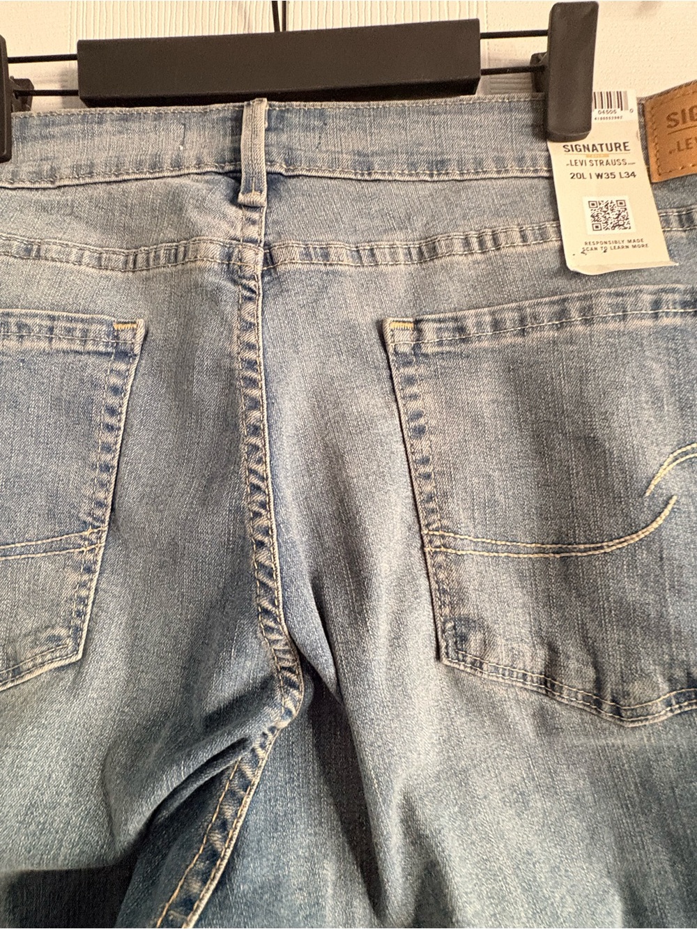 Signature Gold by Levi Strauss Totally Shaping Straight - Picture 12 of 16